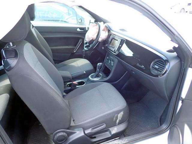 Photo 5 from auction – 2019 VOLKSWAGEN BEETLE S with VIN 3VWFD7AT7KM711577