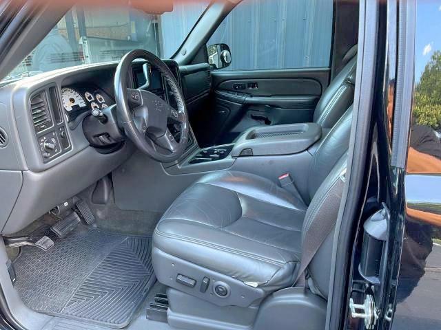 Photo 5 from auction – 2004 CHEVROLET SILVERADO with VIN 2GCEK19N641359609