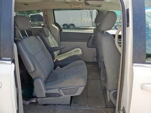 Photo 6 from auction – 2010 CHRYSLER TOWN & COU with VIN 2A4RR5D10AR235996