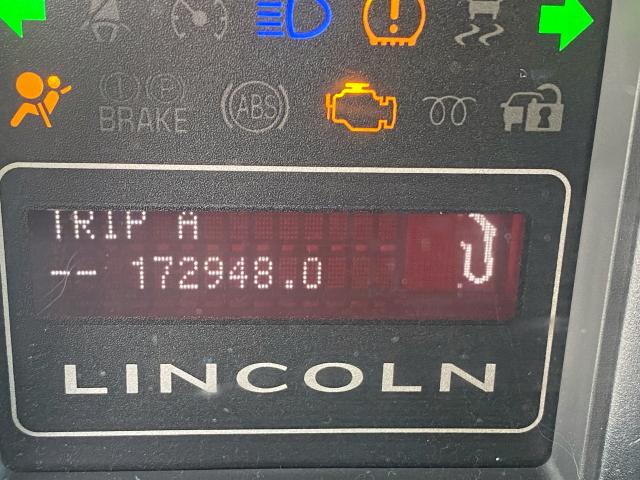 Photo 8 from auction – 2010 LINCOLN NAVIGATOR with VIN 5LMJJ2J56AEJ10863