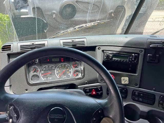 Photo 9 from auction – 2014 FREIGHTLINER CASCADIA 1 with VIN 3AKJGLDR9ESFK9759