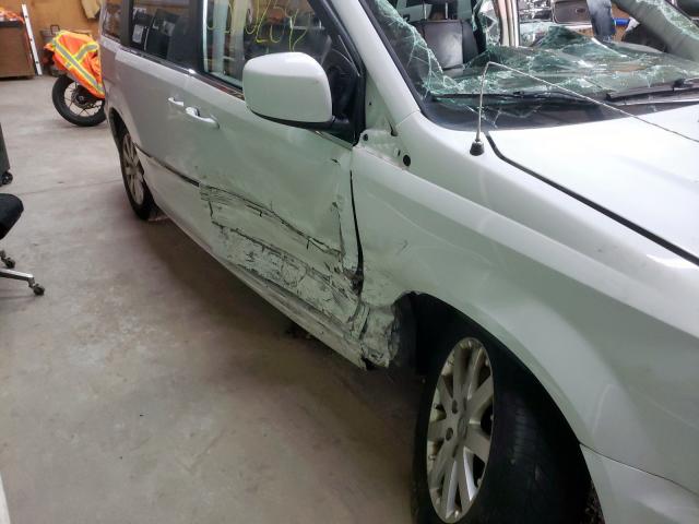 Photo 9 from auction – 2014 CHRYSLER TOWN & COU with VIN 2C4RC1BG4ER399006