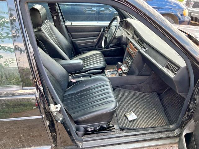 Photo 5 from auction – 1990 MERCEDES-BENZ 190 E 2.6 with VIN WDBDA29D8LF729914