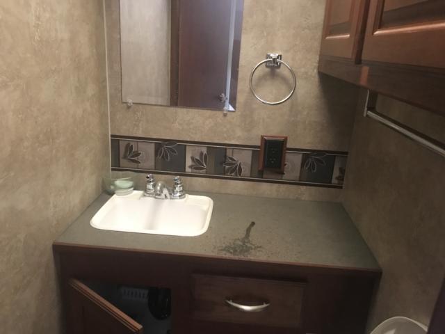 Photo 9 from auction – 2013 WINNEBAGO VISTA with VIN 1F64F5DY1D0A13555