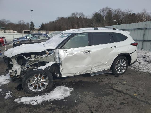 Photo 1 from auction – 2022 TOYOTA HIGHLANDER with VIN 5TDDZRBHXNS217820