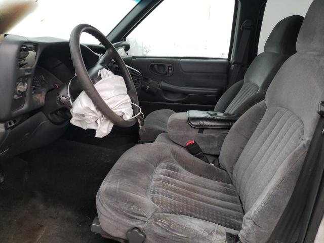 Photo 7 from auction – 2001 CHEVROLET BLAZER with VIN 1GNDT13W212201801