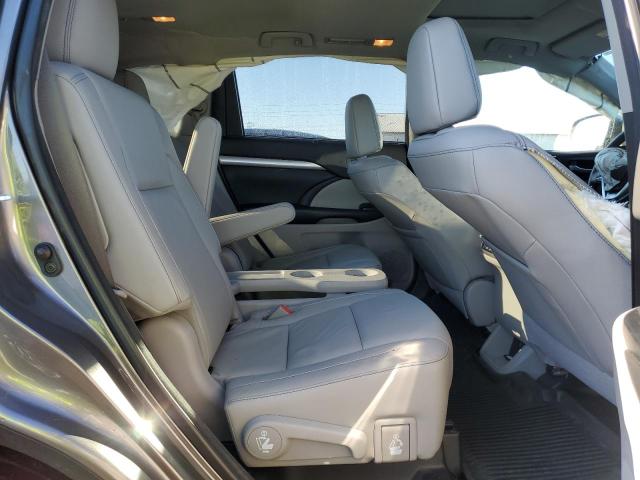 Photo 10 from auction – 2018 TOYOTA HIGHLANDER with VIN 5TDJZRFH3JS533387