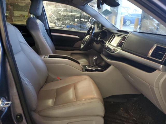 Photo 7 from auction – 2018 TOYOTA HIGHLANDER with VIN 5TDJZRFH1JS525515