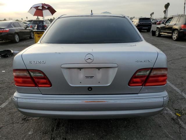 Photo 6 from auction – 2000 MERCEDES-BENZ E 320 4MAT with VIN WDBJF82G3YX028971