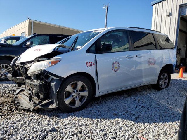 Photo 1 from auction – 2017 TOYOTA SIENNA LE with VIN 5TDKZ3DC8HS827211