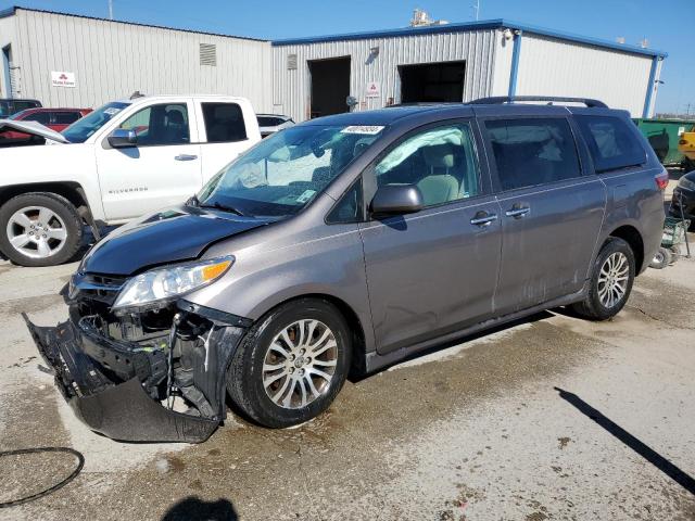 TOYOTA SIENNA XLE 2018 with VIN 5TDYZ3DC8JS954797 - Photo from auction