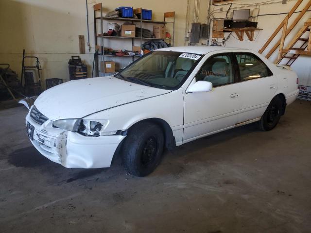 TOYOTA CAMRY CE 2000 with VIN 4T1BG22K5YU948196 - Photo from auction