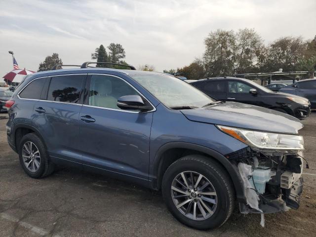 Foto 4 de la subasta – 2018 TOYOTA HIGHLANDER con VIN 5TDKZRFH6JS245688