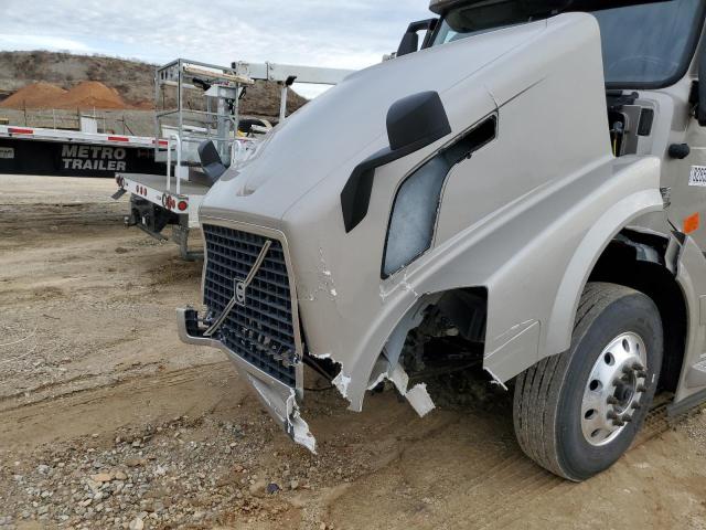 Photo 9 from auction – 2022 VOLVO VN VNL with VIN 4V4NC9EH8EN174753