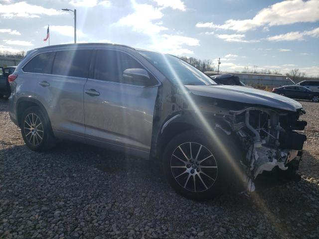 Foto 4 de la subasta – 2018 TOYOTA HIGHLANDER con VIN 5TDKZRFH7JS526768