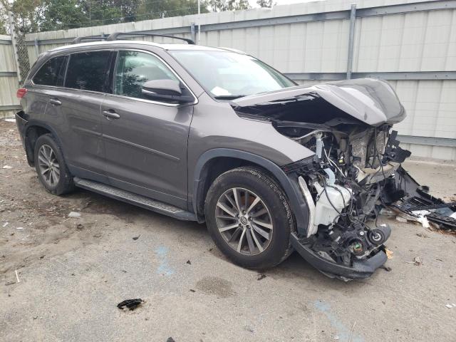 Photo 4 from auction – 2019 TOYOTA HIGHLANDER with VIN 5TDJZRFH4KS564231