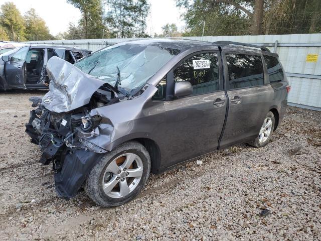 TOYOTA SIENNA LE 2017 with VIN 5TDKZ3DC6HS871899 - Photo from auction