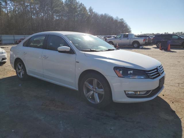 Photo 4 from auction – 2015 VOLKSWAGEN PASSAT S with VIN 1VWAT7A30FC095628