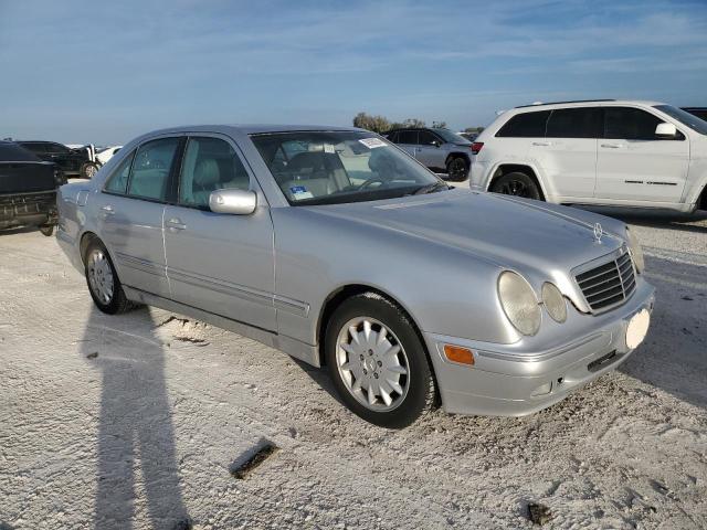 Photo 4 from auction – 2000 MERCEDES-BENZ E 320 with VIN WDBJF65J8YB095445