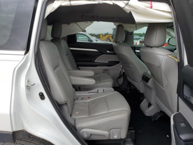 Photo 11 from auction – 2017 TOYOTA HIGHLANDER with VIN 5TDKZRFH0HS520675