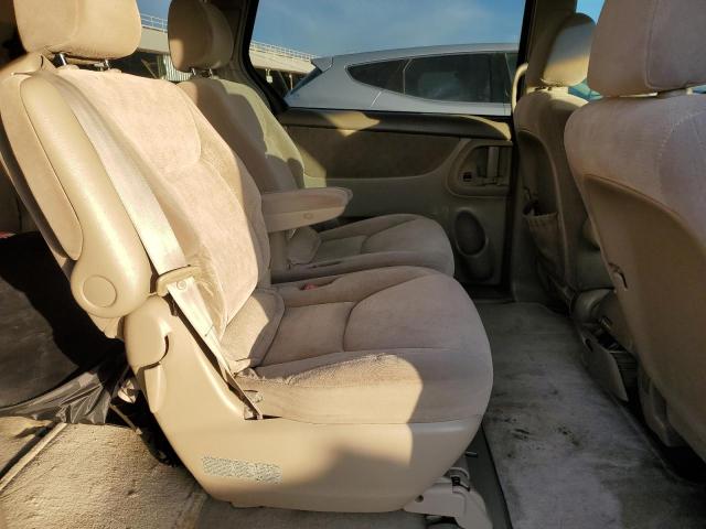 Photo 11 from auction – 2004 TOYOTA SIENNA XLE with VIN 5TDZA22C44S136755