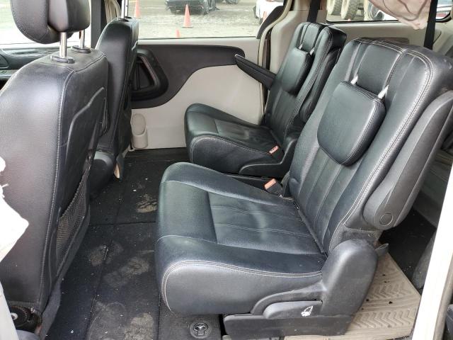 Photo 11 from auction – 2016 CHRYSLER TOWN & COU with VIN 2C4RC1BG3GR280494