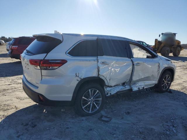 Photo 3 from auction – 2019 TOYOTA HIGHLANDER with VIN 5TDKZRFH0KS332584