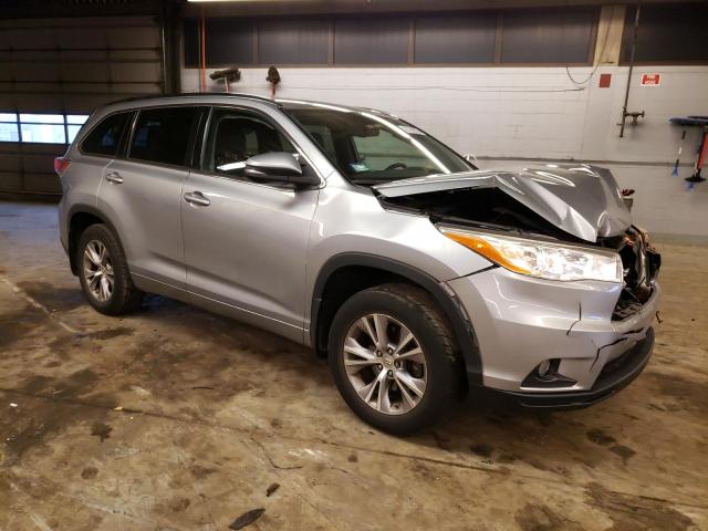 Photo 4 from auction – 2015 TOYOTA HIGHLANDER with VIN 5TDJKRFH5FS215508