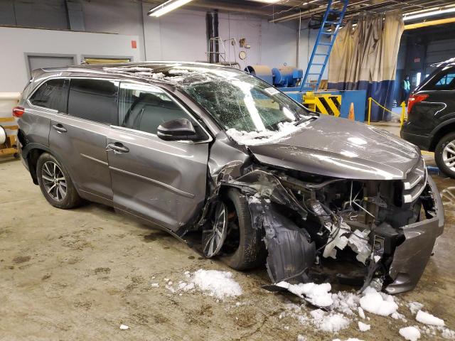 Photo 4 from auction – 2018 TOYOTA HIGHLANDER with VIN 5TDJZRFH1JS829279