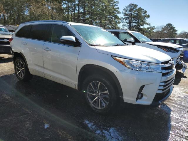 Photo 4 from auction – 2018 TOYOTA HIGHLANDER with VIN 5TDKZRFH8JS271709
