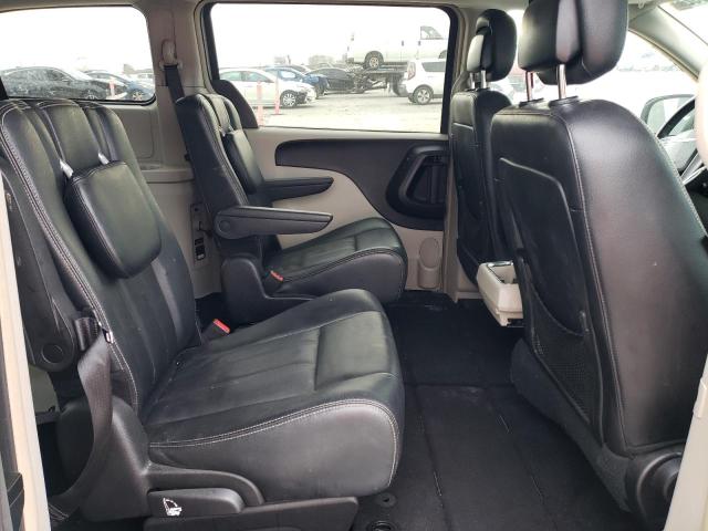 Photo 11 from auction – 2016 CHRYSLER TOWN & COU with VIN 2C4RC1BG4GR229716