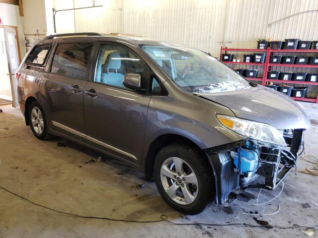 Photo 4 from auction – 2018 TOYOTA SIENNA LE with VIN 5TDKZ3DC0JS953939