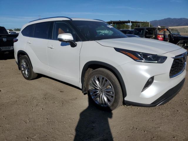 Photo 4 from auction – 2022 TOYOTA HIGHLANDER with VIN 5TDFZRBHXNS231533