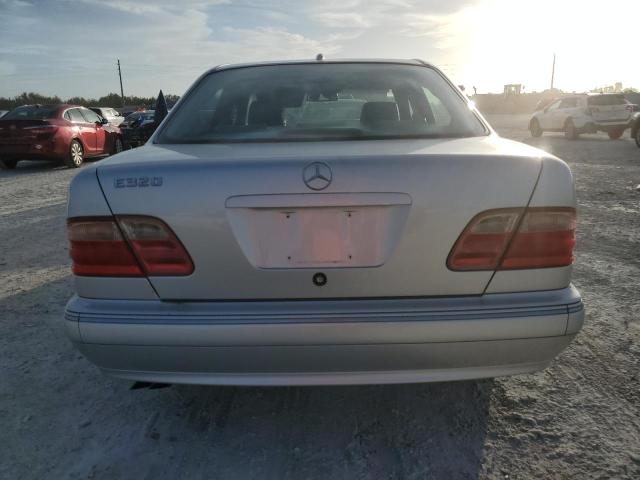 Photo 6 from auction – 2000 MERCEDES-BENZ E 320 with VIN WDBJF65J8YB095445