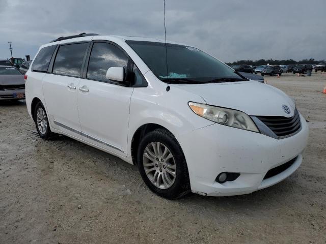 Photo 4 from auction – 2013 TOYOTA SIENNA XLE with VIN 5TDYK3DC1DS389902