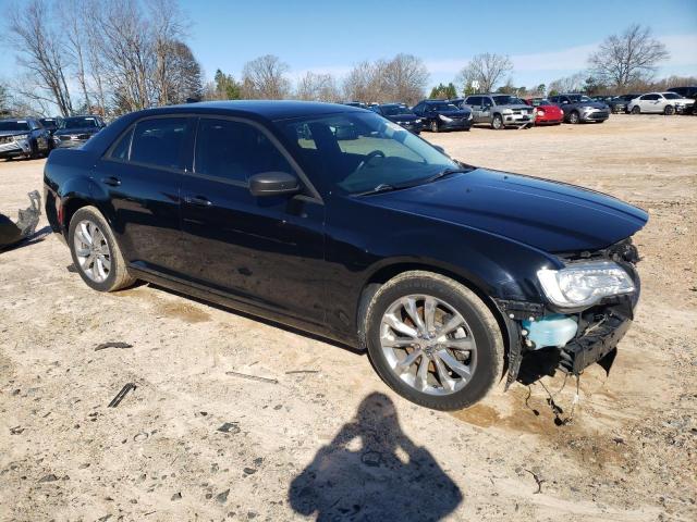 Photo 4 from auction – 2018 CHRYSLER 300 LIMITE with VIN 2C3CCAKG1JH177419