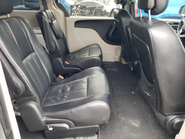 Photo 11 from auction – 2015 CHRYSLER TOWN & COU with VIN 2C4RC1BG4FR588871