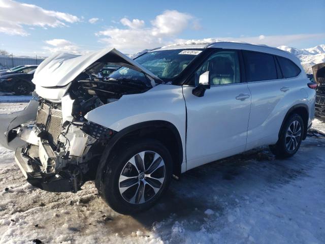 TOYOTA HIGHLANDER 2022 with VIN 5TDGZRBH2NS227349 - Photo from auction