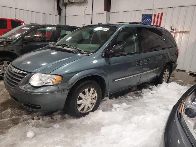CHRYSLER TOWN & COU 2005 with VIN 2C8GP54L15R440560 - Photo from auction