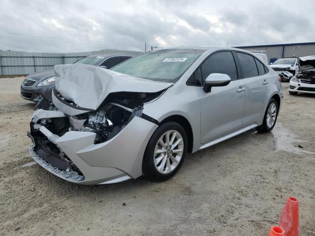 TOYOTA COROLLA LE 2022 with VIN 5YFVPMAE4NP389015 - Photo from auction