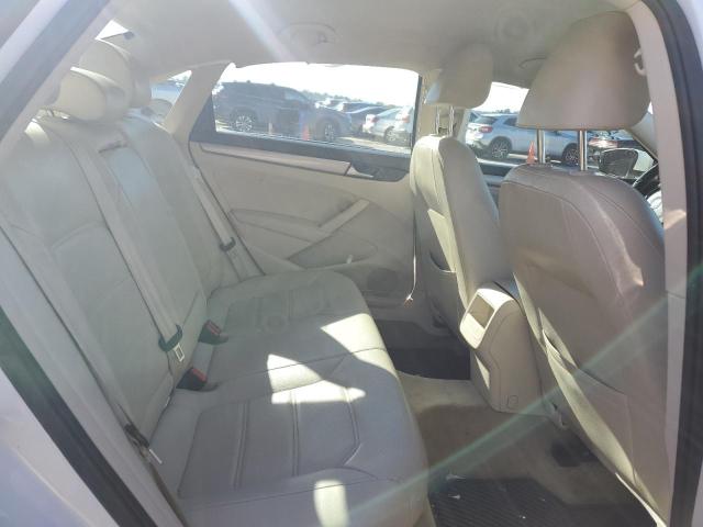 Photo 10 from auction – 2015 VOLKSWAGEN PASSAT S with VIN 1VWAT7A30FC095628
