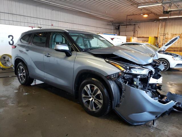 Photo 4 from auction – 2022 TOYOTA HIGHLANDER with VIN 5TDHZRBH8NS213511