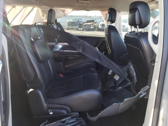 Photo 11 from auction – 2015 CHRYSLER TOWN & COU with VIN 2C4RC1BG5FR552252