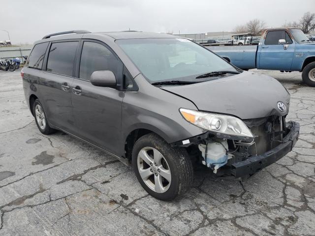 Photo 4 from auction – 2016 TOYOTA SIENNA LE with VIN 5TDKK3DC0GS698903
