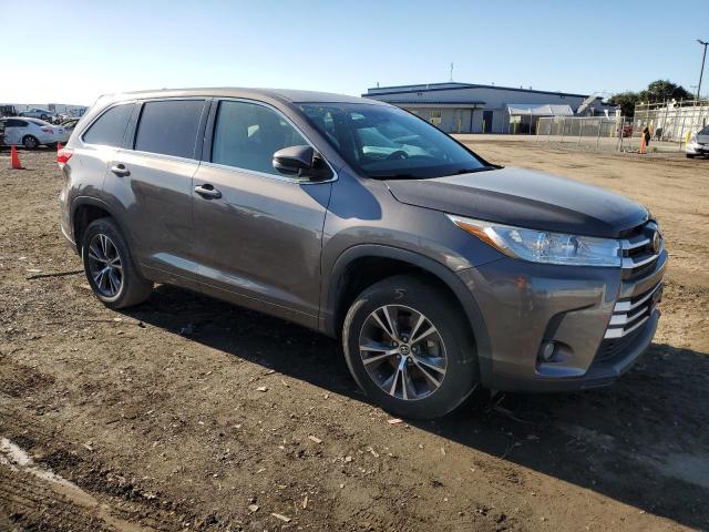 Photo 4 from auction – 2017 TOYOTA HIGHLANDER with VIN 5TDZZRFH7HS203863