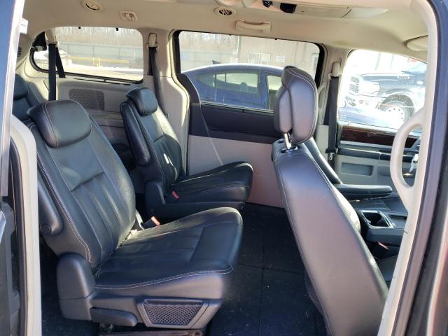 Photo 11 from auction – 2010 CHRYSLER TOWN & COU with VIN 2A4RR8D12AR430984
