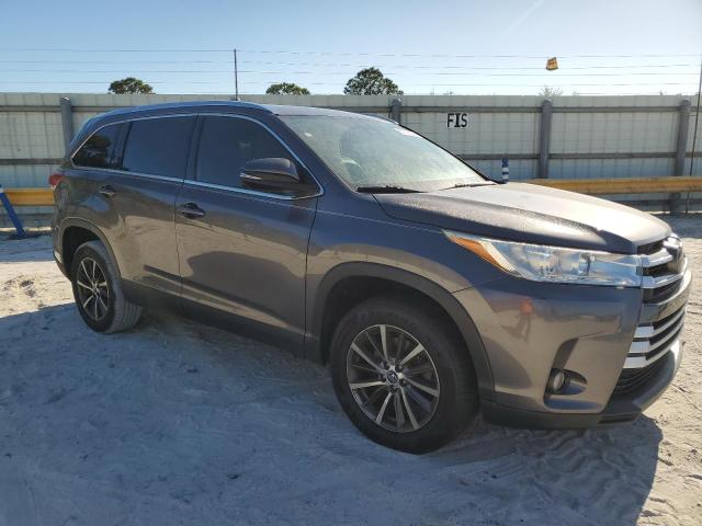 Photo 4 from auction – 2019 TOYOTA HIGHLANDER with VIN 5TDKZRFH7KS558489