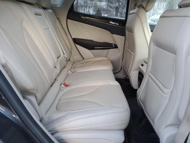Photo 11 from auction – 2017 LINCOLN MKC RESERV with VIN 5LMCJ3D92HUL70092