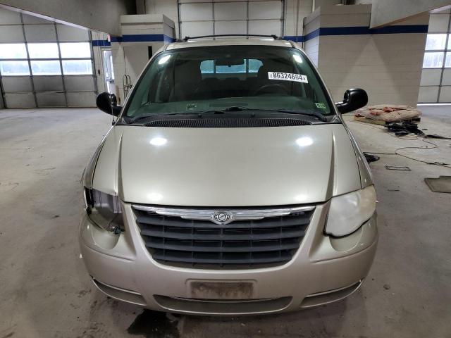 Photo 5 from auction – 2005 CHRYSLER TOWN & COU with VIN 2C8GP54L35R487508
