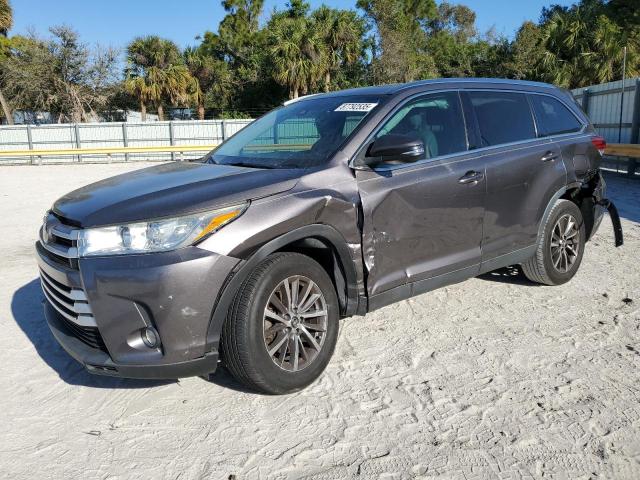 TOYOTA HIGHLANDER 2019 with VIN 5TDKZRFH7KS558489 - Photo from auction